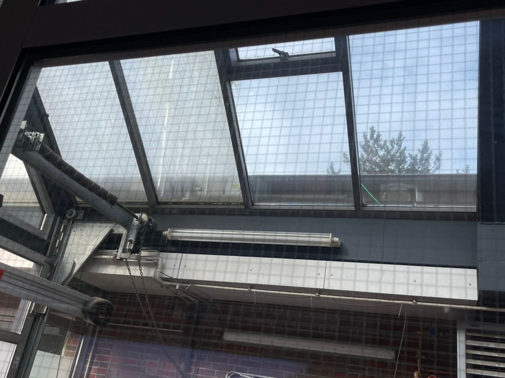Innenbereich vor der Glasreinigung